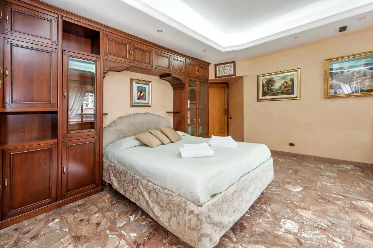 Charming Roma Apartment With 3 Bedrooms 0*, Rome