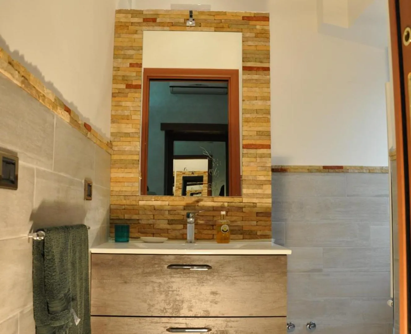 Charming Roma Apartment With 3 Bedrooms  Rome