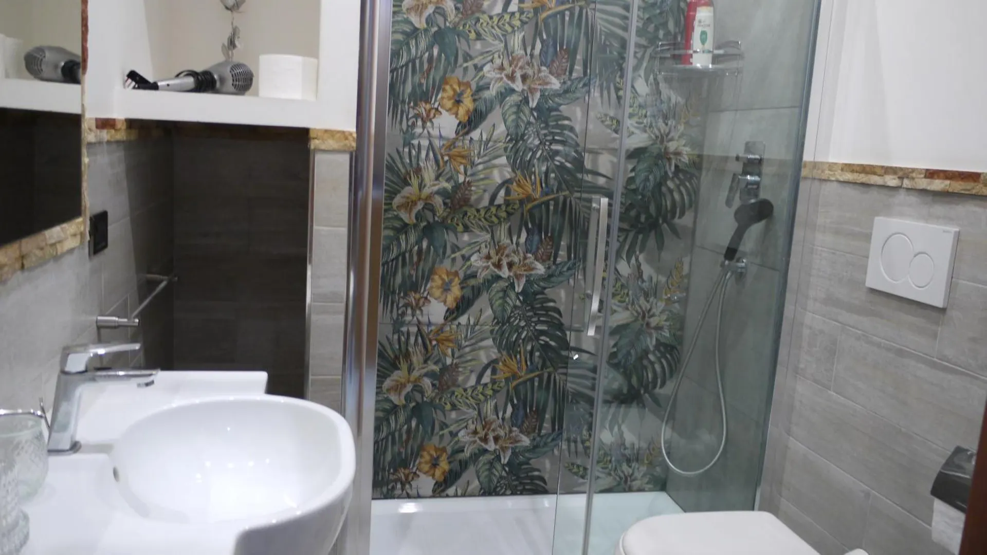 Charming Roma Apartment With 3 Bedrooms Italy